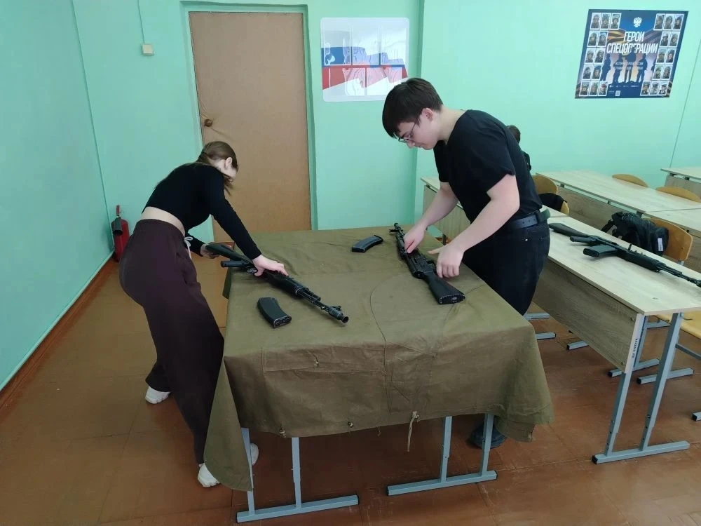 📚 «Здоровое поколение — надежная защита Родины»: в Синьковской СОШ №1 прошла подготовка к военно-спо