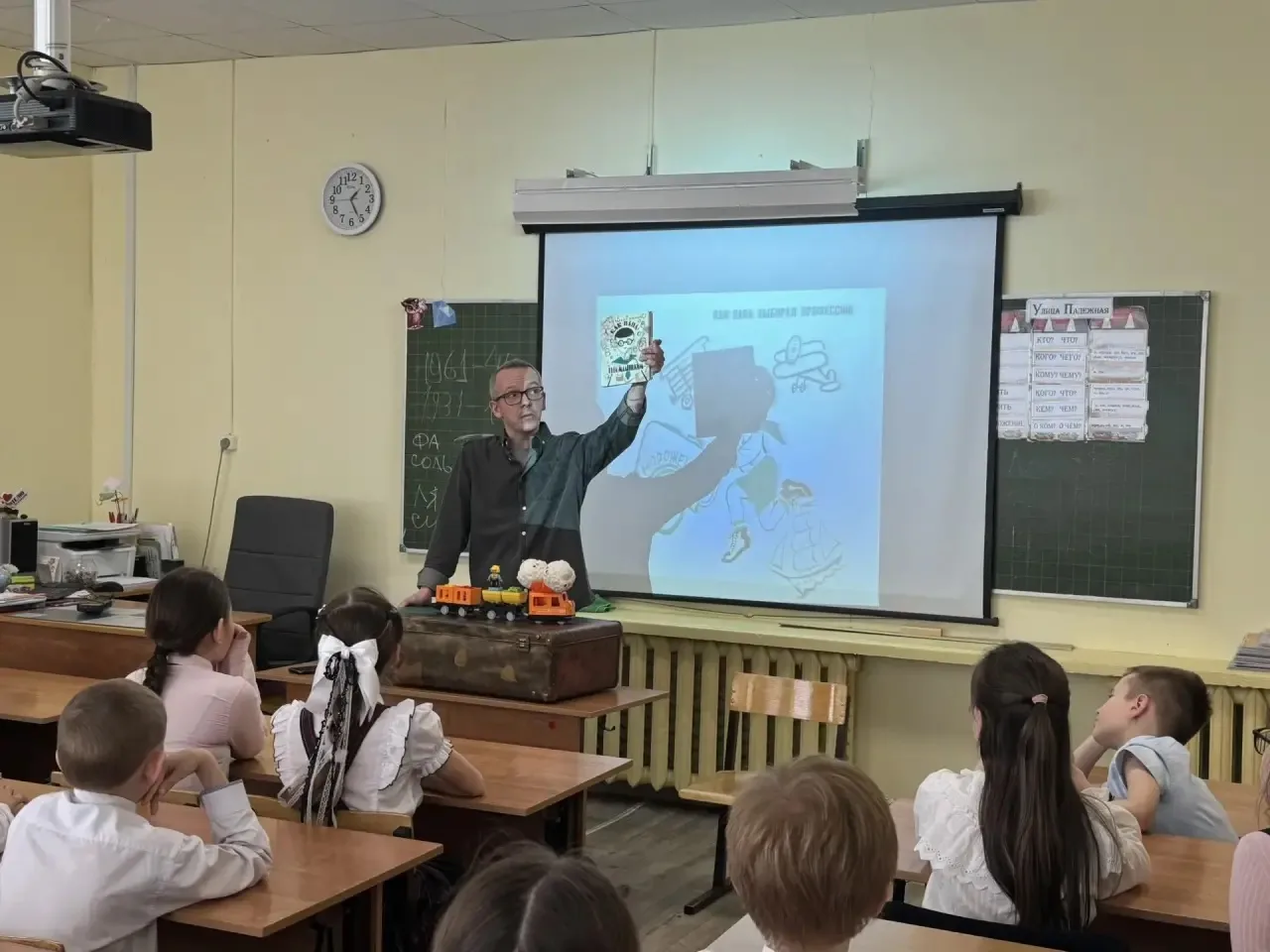 Гимназисты 3 «Б» класса продолжают дружбу с детским книжным клубом «Фан Чемодан» 📚 На этот раз актер