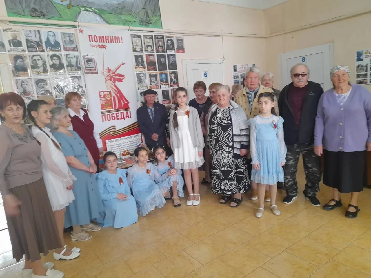 Накануне Дня Великой Победы в зале КЦСОН собрались люди разных поколений. Все пришли, ч...