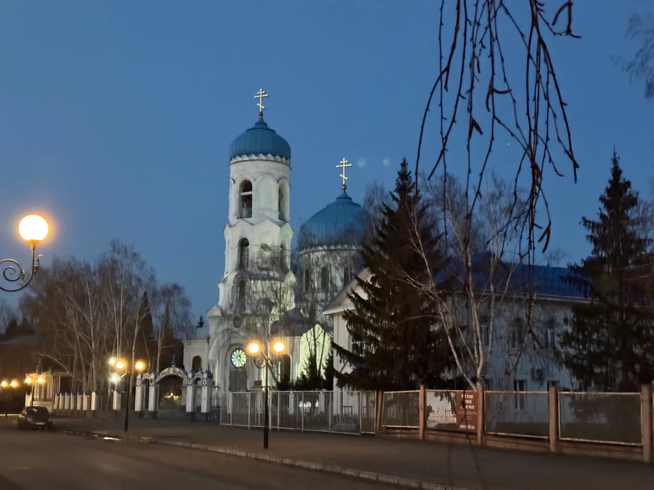 Дорогие бийчане!  🕊Сердечно поздравляем всех верующих со светлым праздником Пасхи!  Пусть День Христ