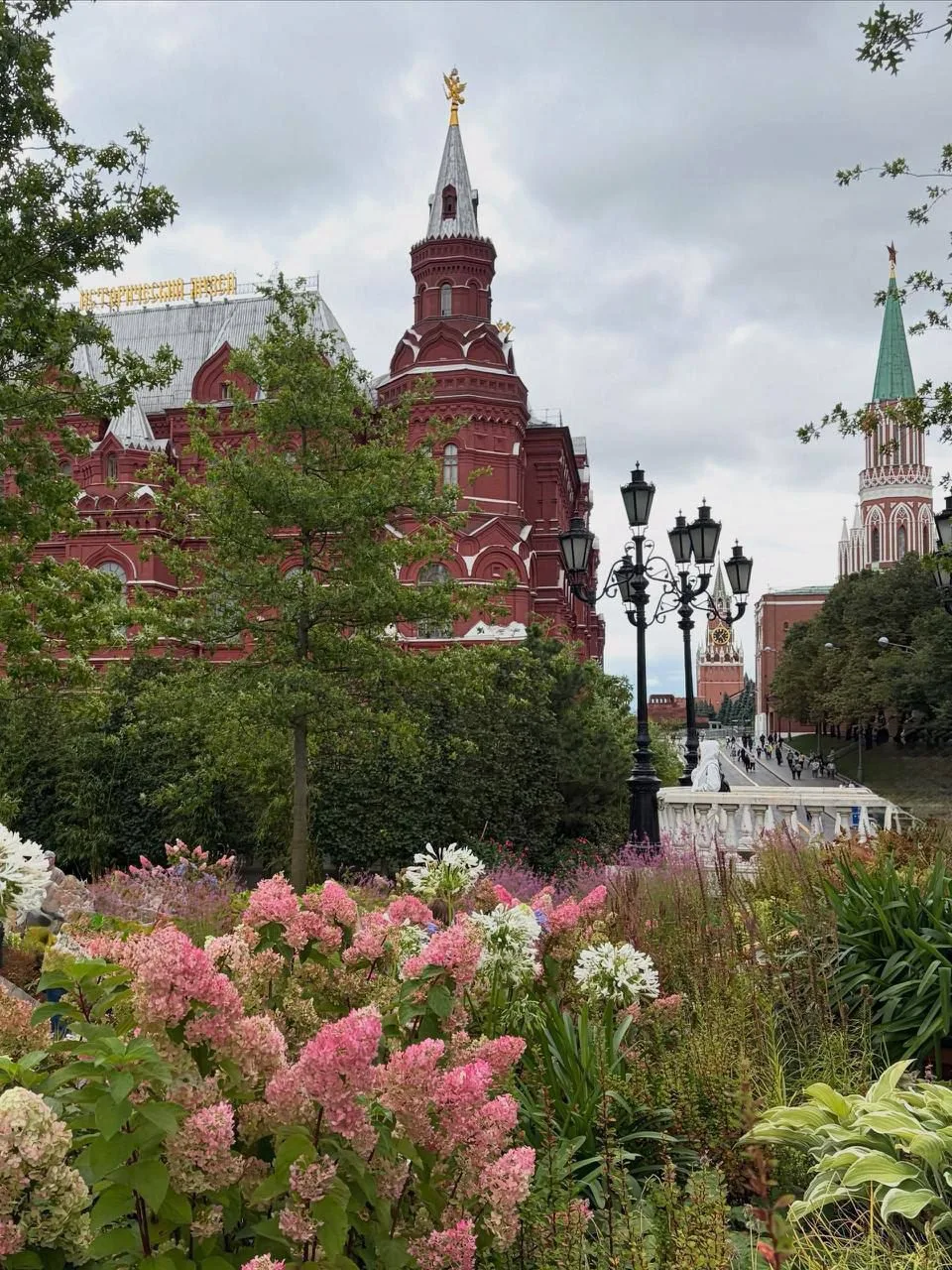 Манежная площадь в последнее воскресенье лета