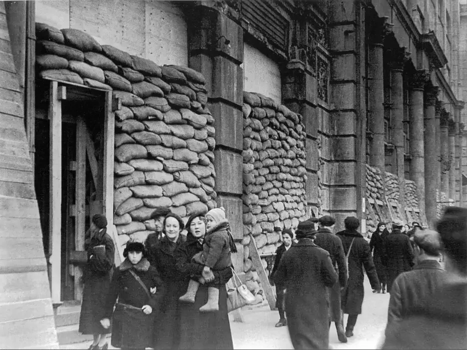 1941.Литейный проспект напротив улицы Жуковского.