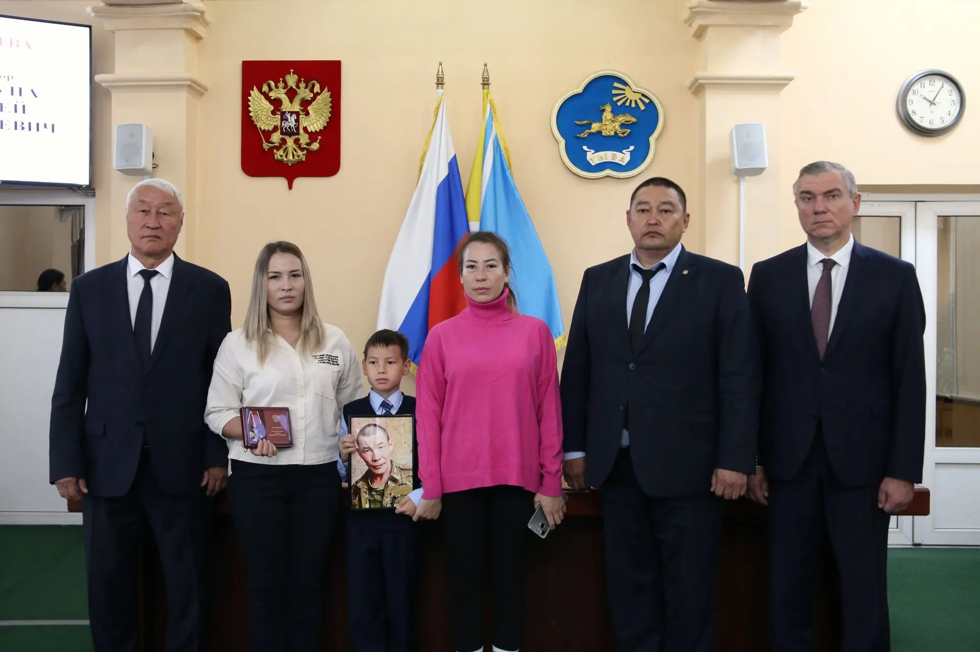 Семьям павших в бою Героев вручены государственные награды