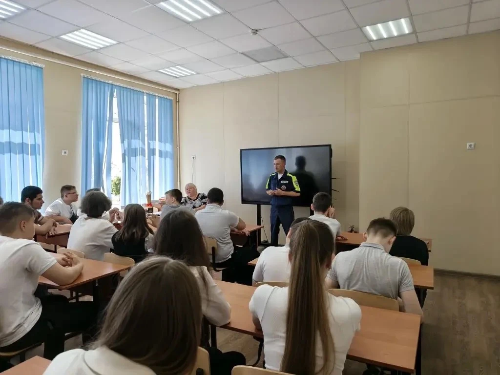 В преддверии летних каникул в школе прошло профилактическое мероприятие с инспектором Г...