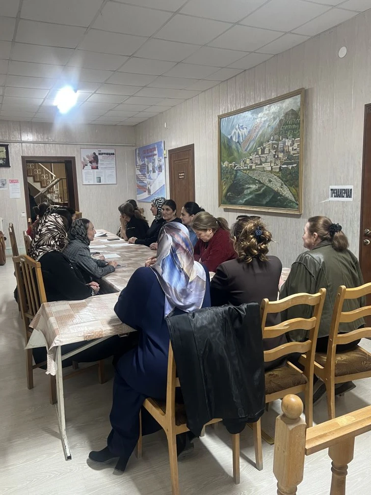 28.04.2026 центр занятости населения в МО «Ахтынский район» в лице Камбаровой Р.Э. и Мамаевой М.Н. с
