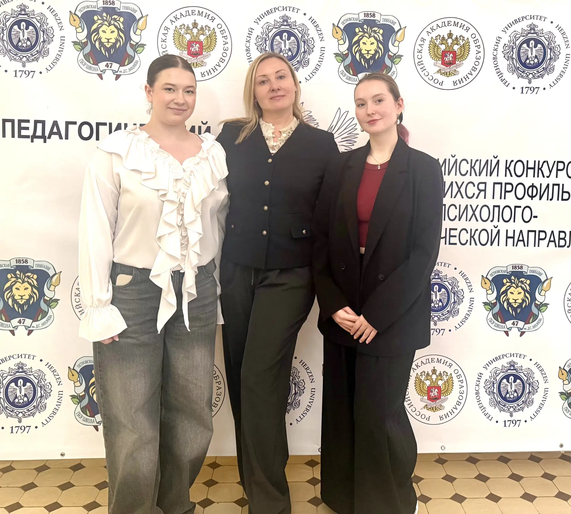 Поздравляем наших учениц Иванову Арину и Кутчиеву Ольгу с заслуженным званием ПРИЗЕРОВ Всероссийског