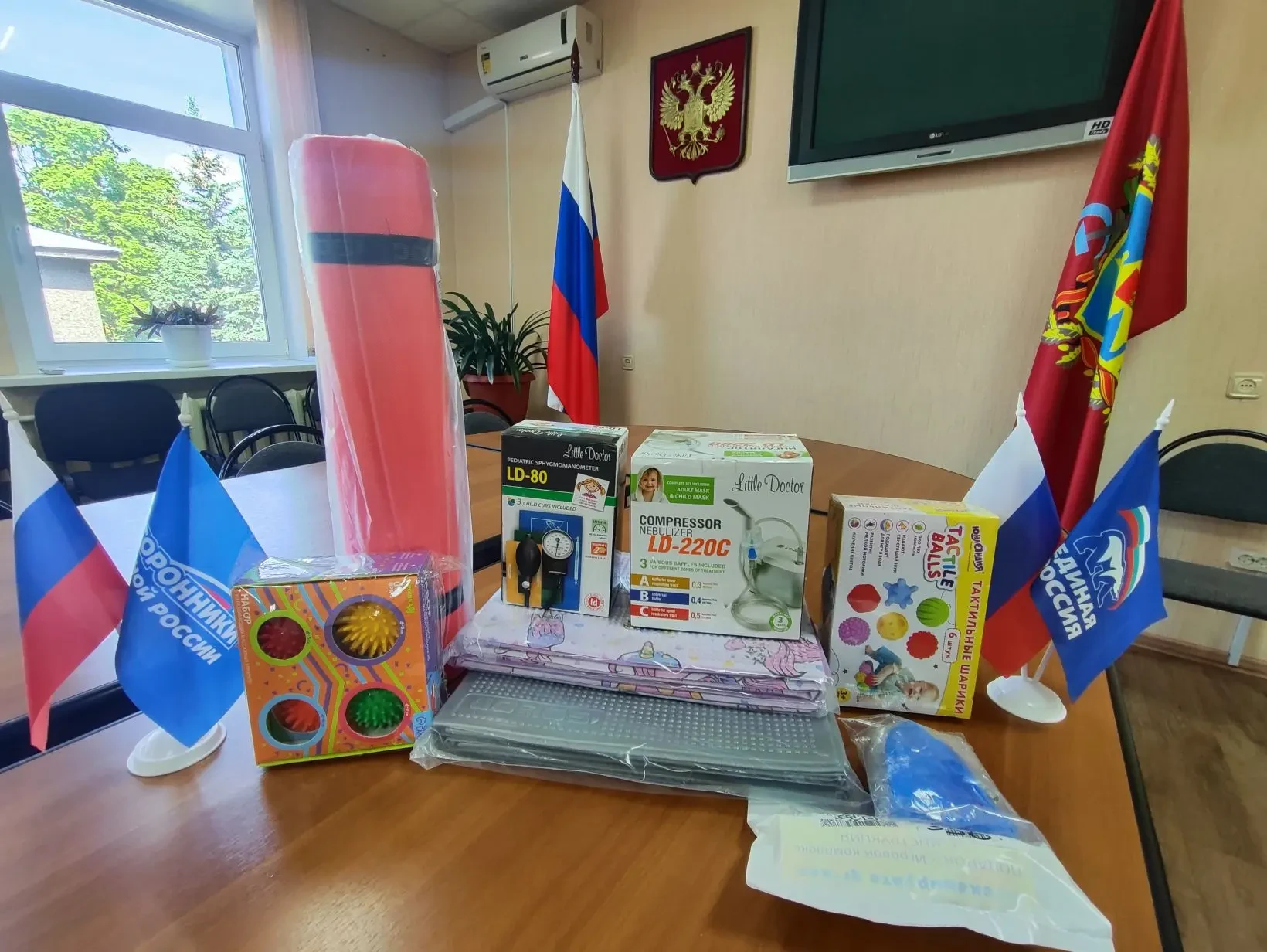 Сегодня, 1 июня, в Международный день защиты детей, маленьких пациентов детского отделе...
