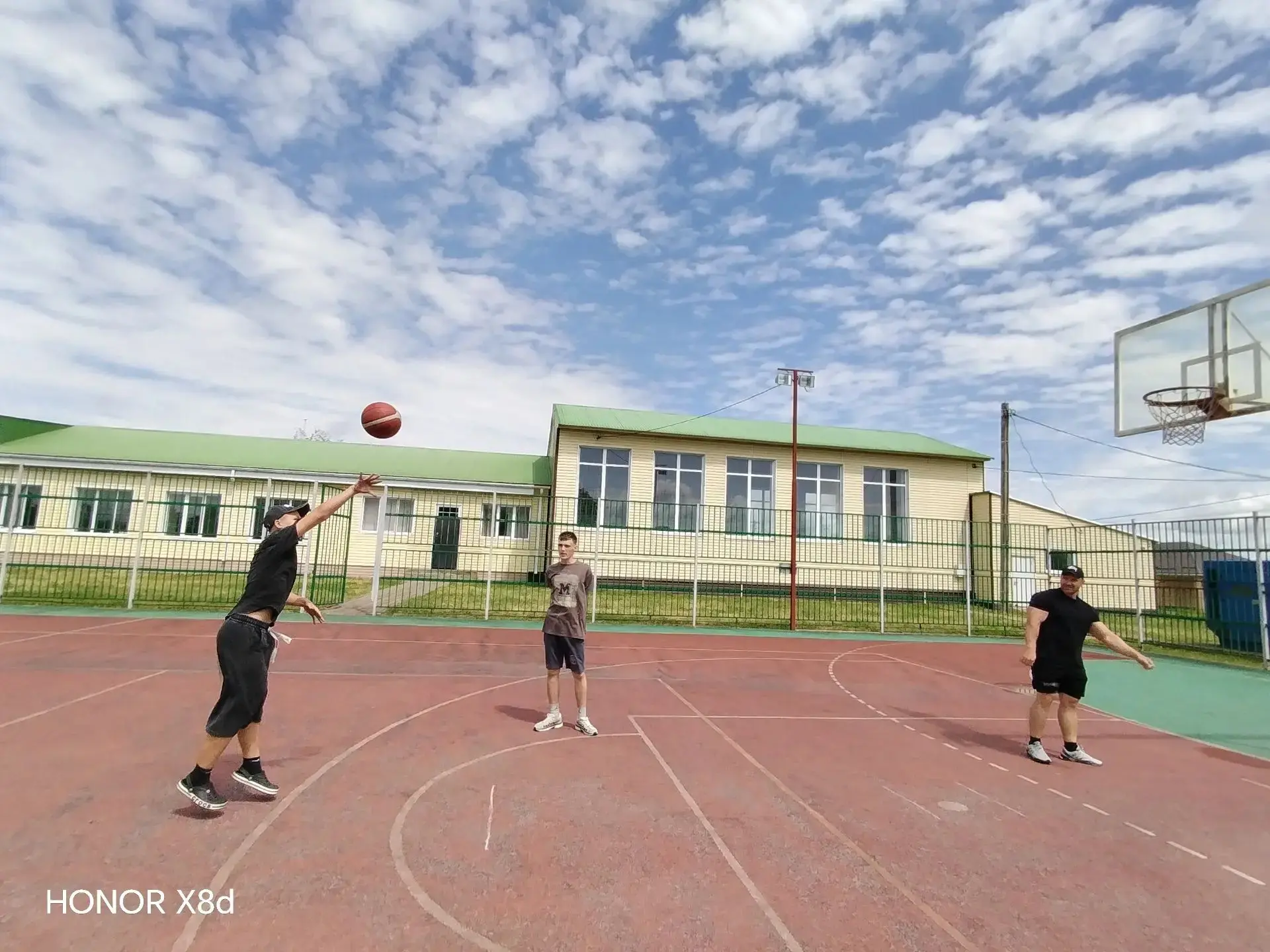 Одна команда — одна цель! 🤝🏀

В здоровом теле — здоровый дух! Сегодня воспитанники нашего лагеря "