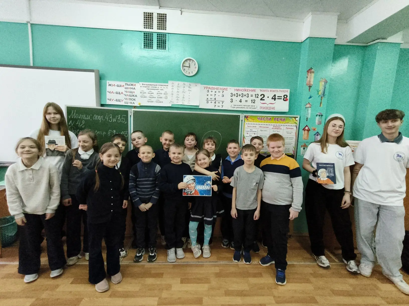 ЛИТЕРАТУРНО-КОСМИЧЕСКАЯ ГОСТИНАЯ   В преддверии Дня Космонавтики наши волонтеры провели литературные