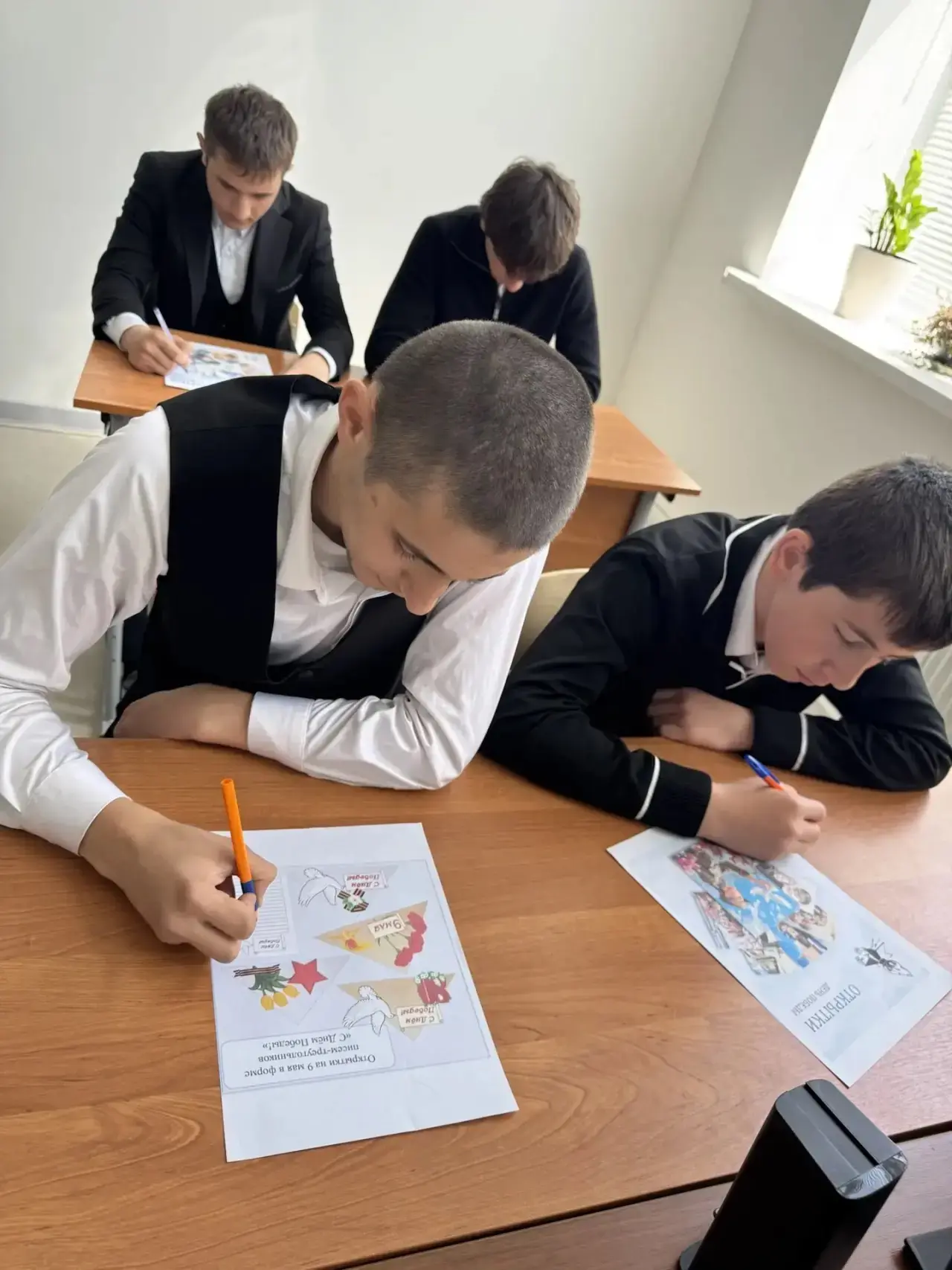 💌 В 10 классе прошло трогательное и значимое мероприятие — «Фронтовое письмо», организованное классн