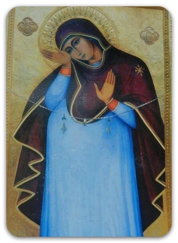 Это одна из редчайших икон, где Мария носит во чреве