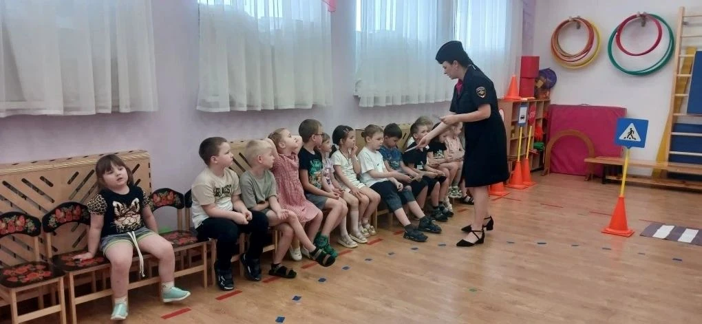 Уважаемые родители и юные участники дорожного движения! С наступлением летних школьных каникул отдел