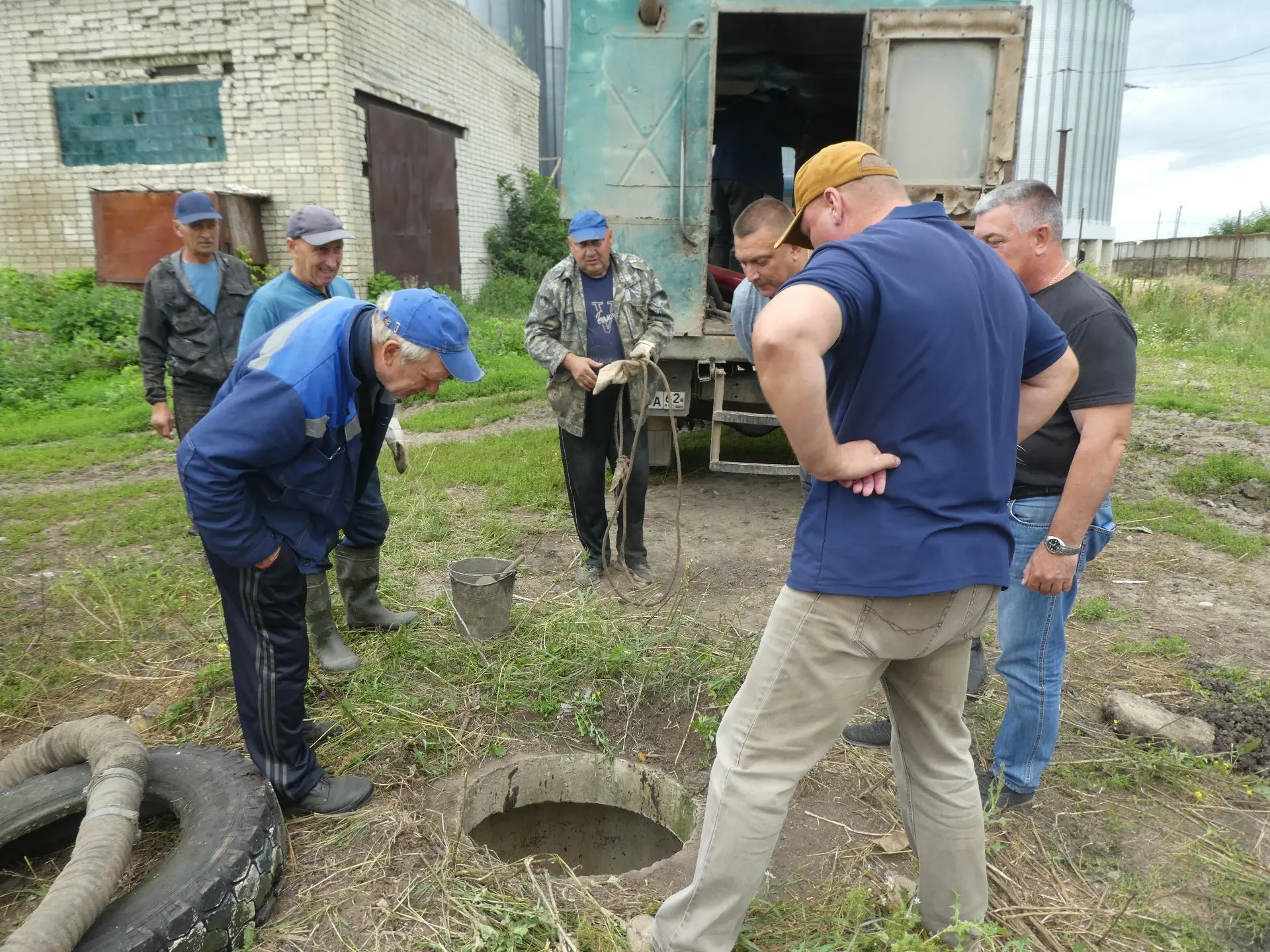 ПОМОГАЕМ АБОНЕНТАМ
 
В нашу организацию обратилось ООО «Гранум» с просьбой о замене пожарного гидран