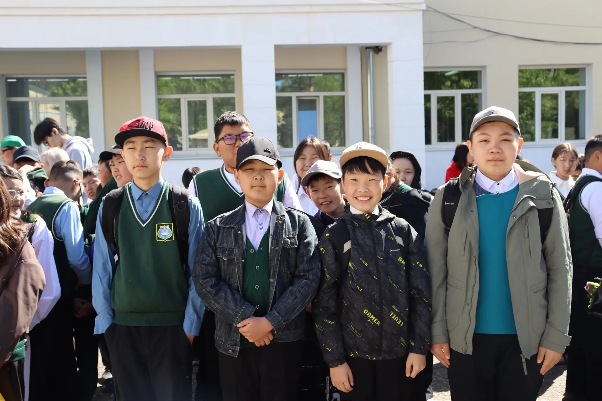 🏫 Сегодня прошла последняя линейка в этом учебном году для учащихся 5–8‑х и 10‑х классов!  Ученики, 