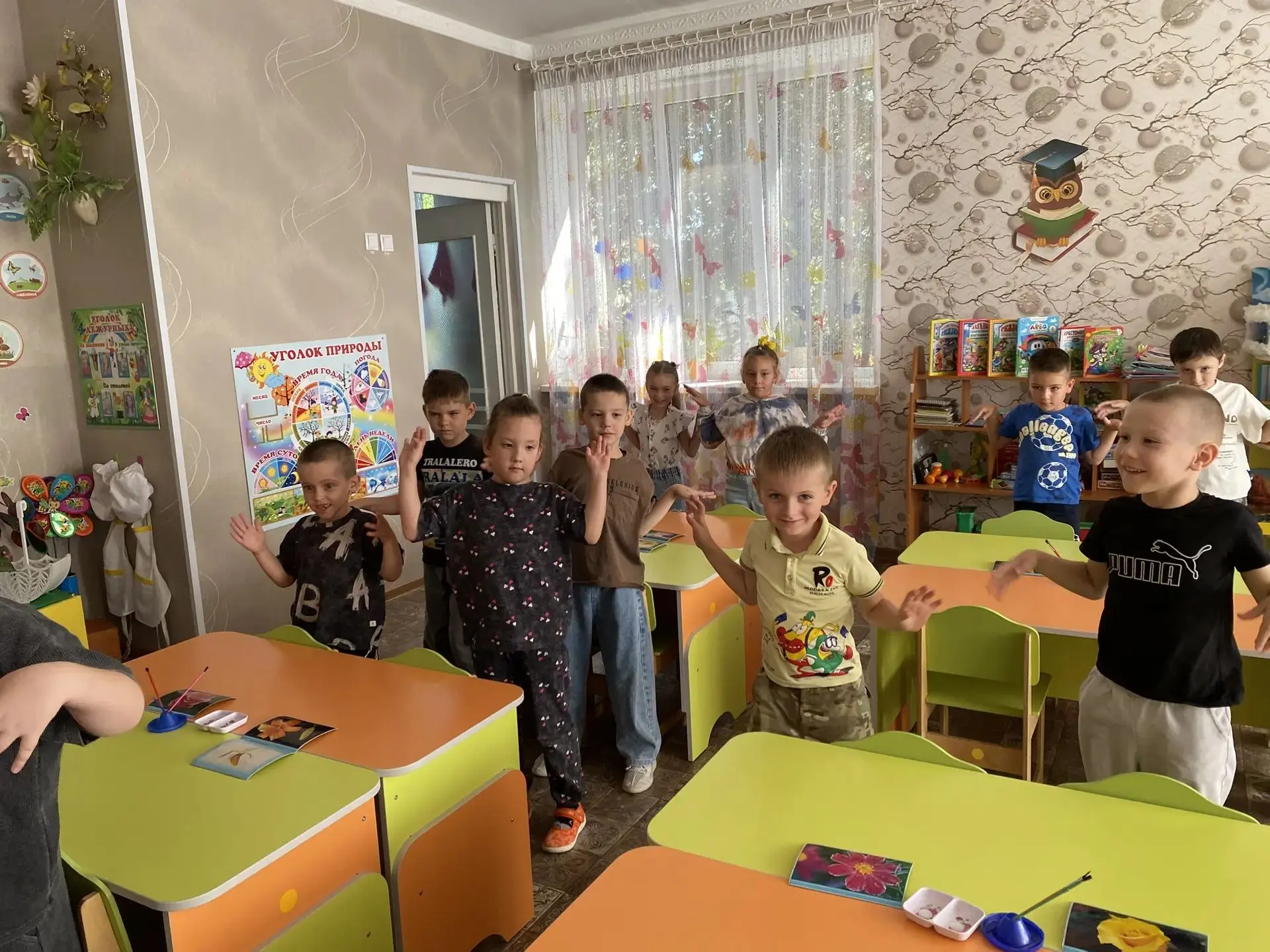 С Медовым Спасом поздравляли всех дошкольники подготовительной группы № 8 "Сказочка" 🍯
