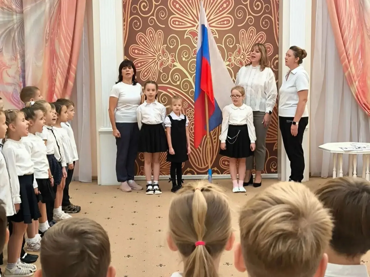 🌟 Наши будущие первоклассники: юные таланты под флагом России!