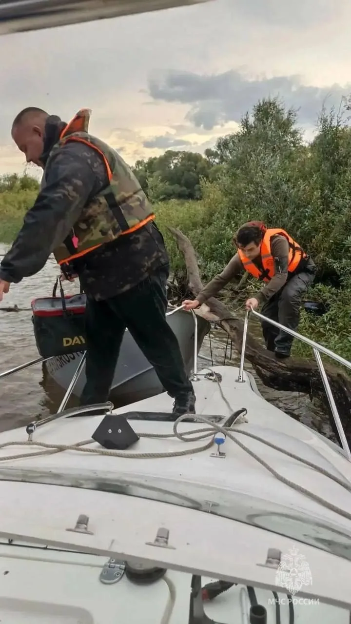 🌊Семью с ребёнком спасли с тонущей лодки на Каме

Около четырёх часов утра возле села Красный Яр в 