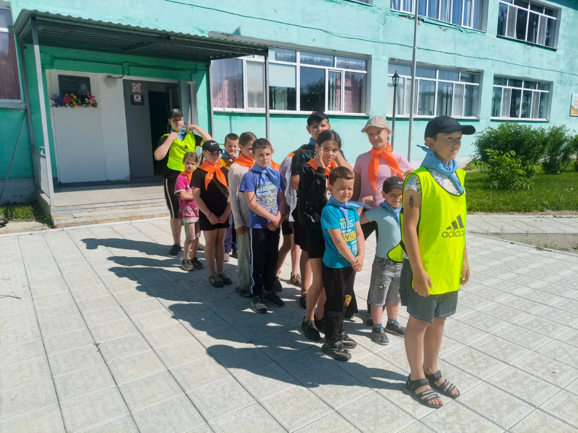 Цветочный переполох в Куприяновке: пришкольный летний лагерь МБОУ СОШ с. Куприяновка отправился в по