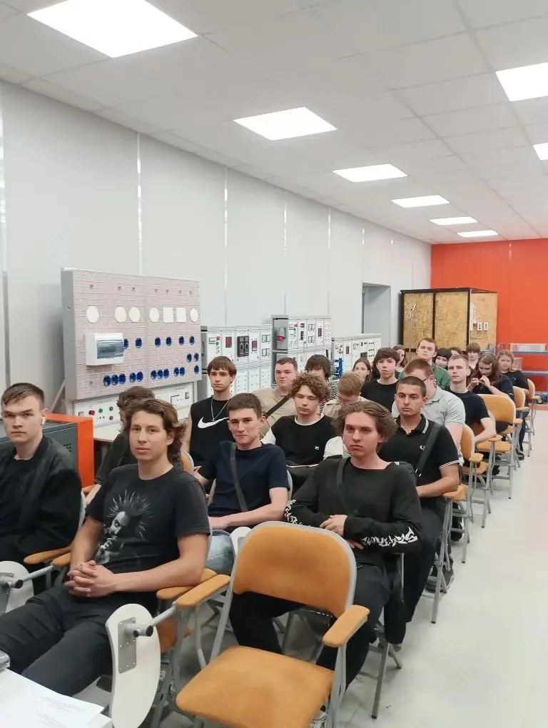📚 В Кореновском политехническом техникуме прошли классные часы на тему «Горькие плоды сладкой жизни»