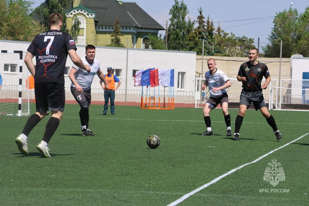 ⚽ Самарская область принимает Спартакиаду МЧС России по мини-футболу   В Сызрани прошло торжественно