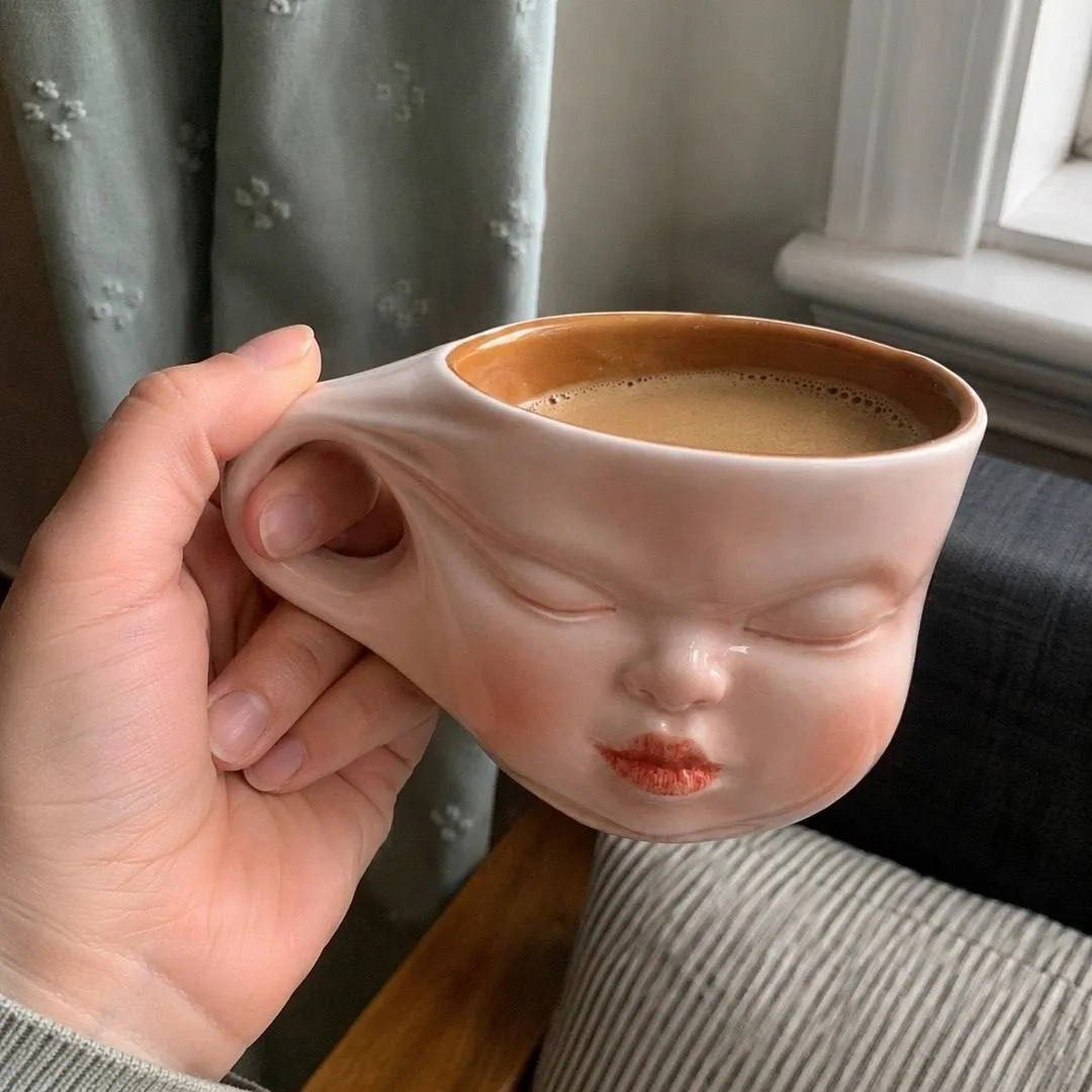 ☕️ Нашлась кружка, которая идеально описывает утро большинства из нас.

Московская Леди