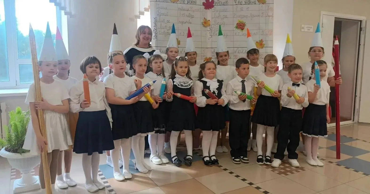 ✨Сегодня в Бондарской СОШ прошёл концерт, посвящённый Дню учителя. 🎉Этот праздник — пр...