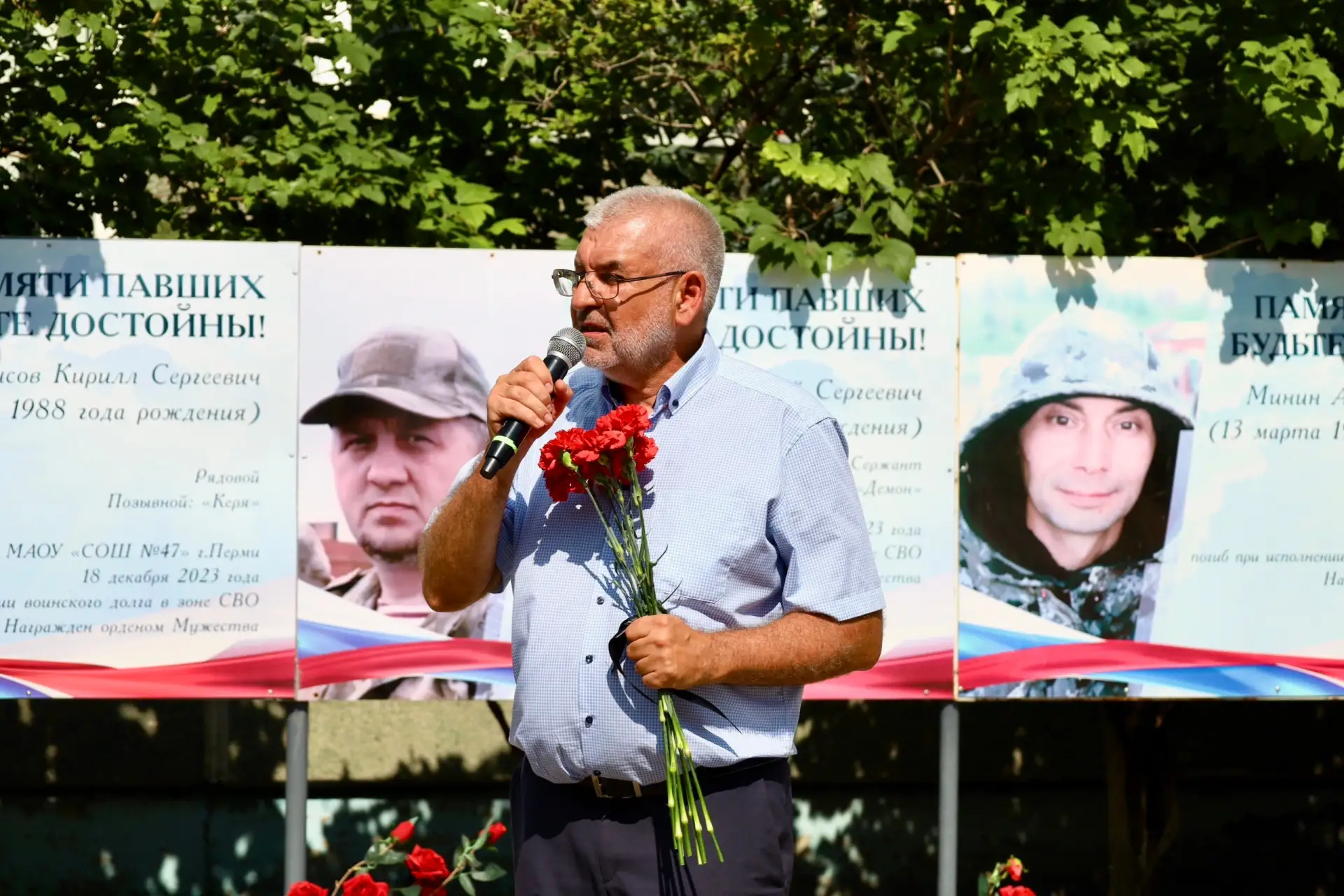 Сегодня — день особой скорби, День памяти детей, ставших жертвами трагических событий в Донбассе.

Э