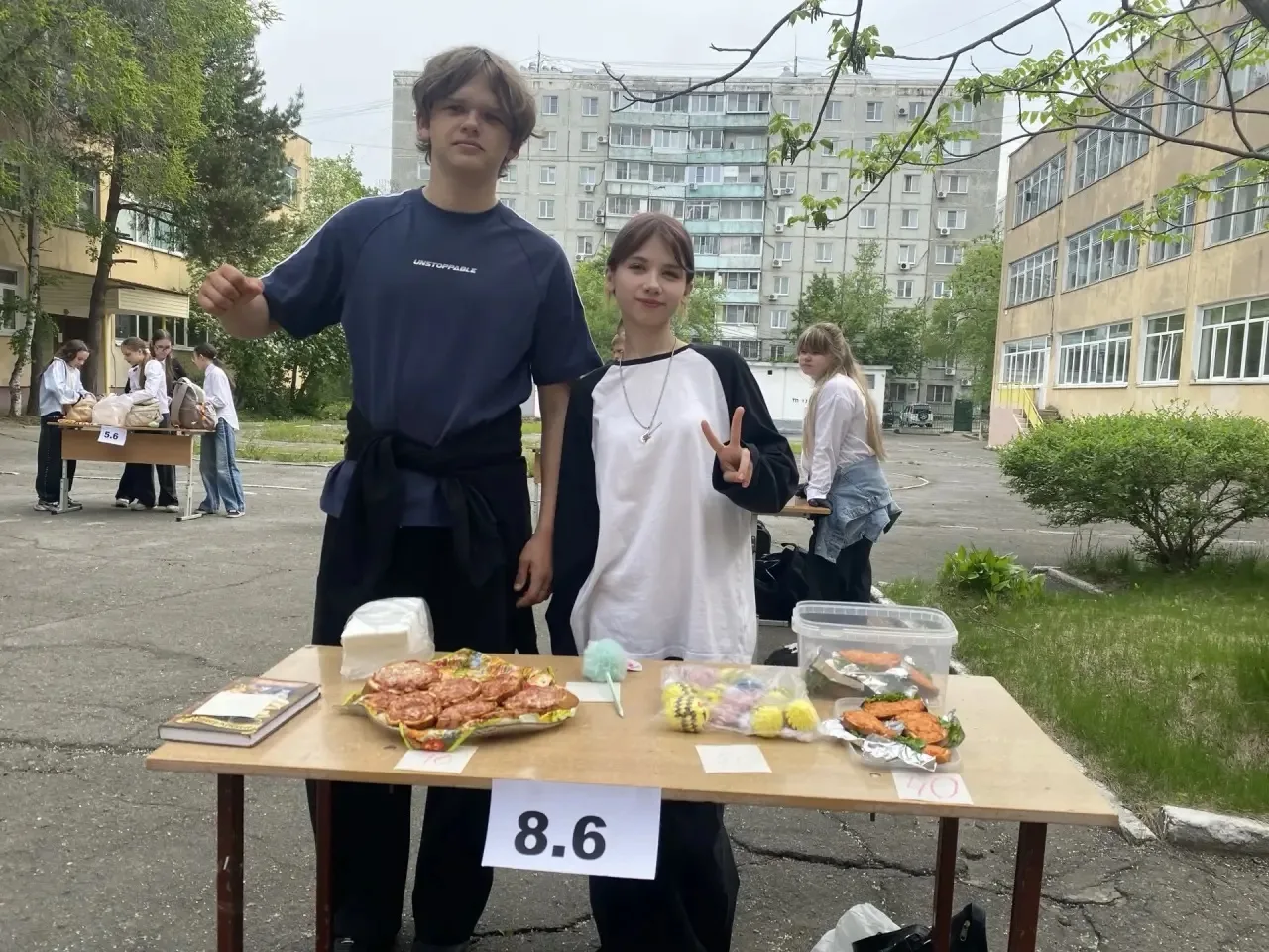 🐶 Ярмарка «Добрый пёс» состоялась! Это было невероятно!  Сегодня наша гимназия превратилась в большо