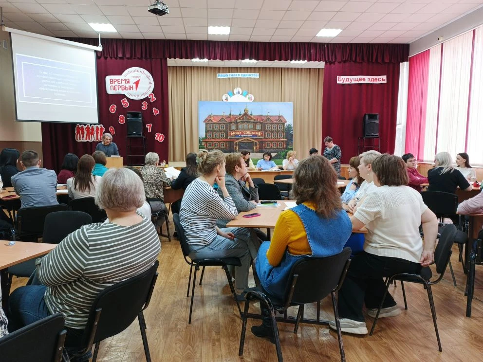 📚 Учителя на каникулах: мифы и реальность🤗  🎈Каникулы — это не про отдых. Это про педсовет в актовом