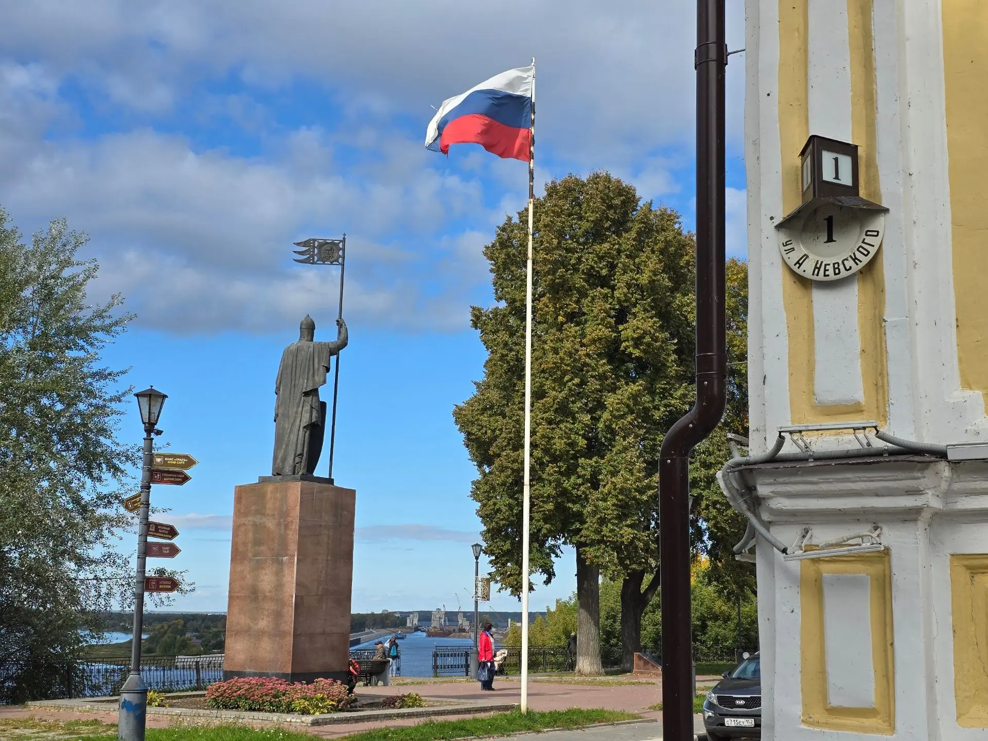 Я даже не знал, насколько много в Городце связано с Александром Невским. На одном фото ...