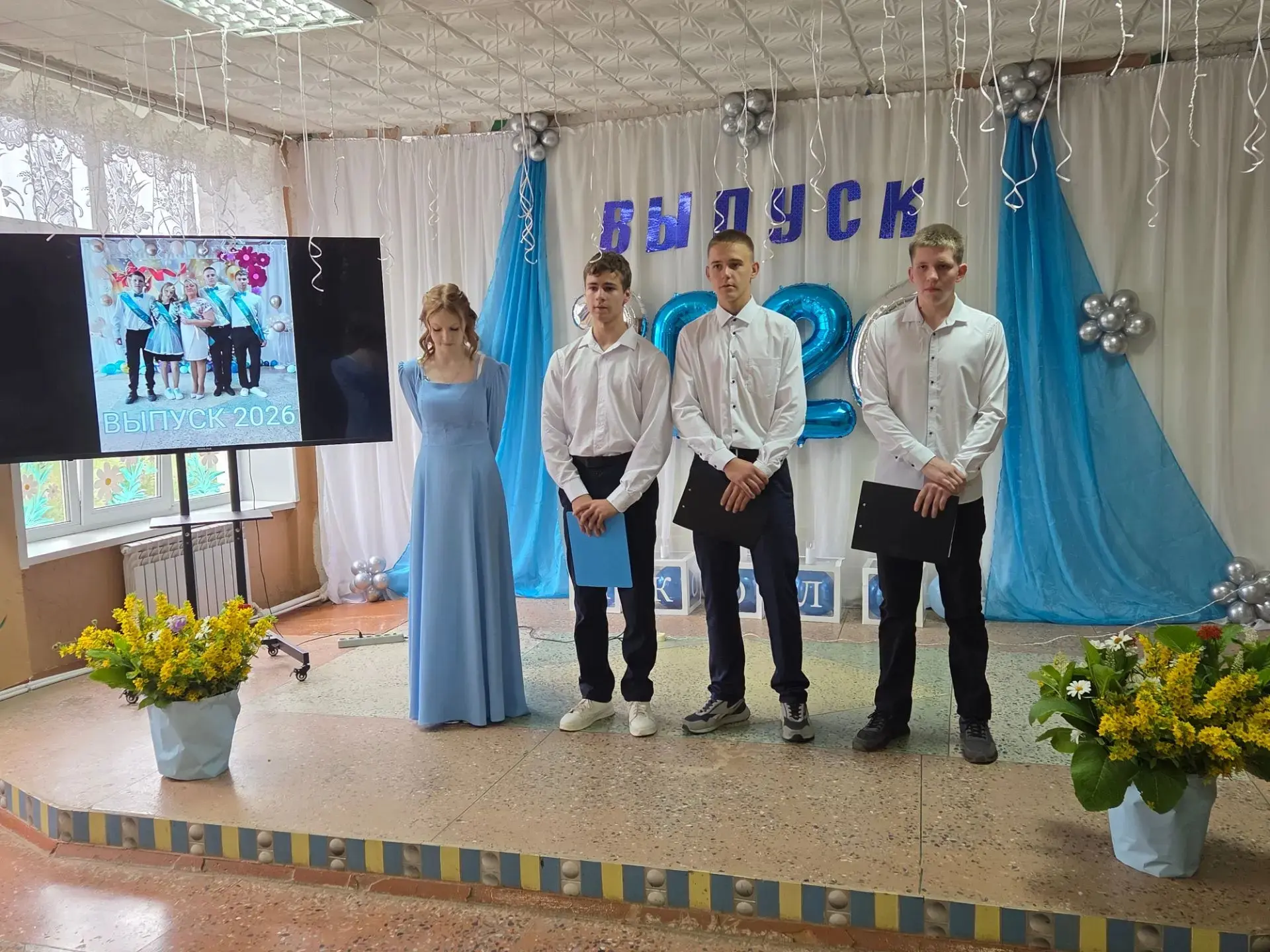 🎓 С праздником, наши выпускники!

27 июня в Селезневской средней школе прошла торжественная церемон