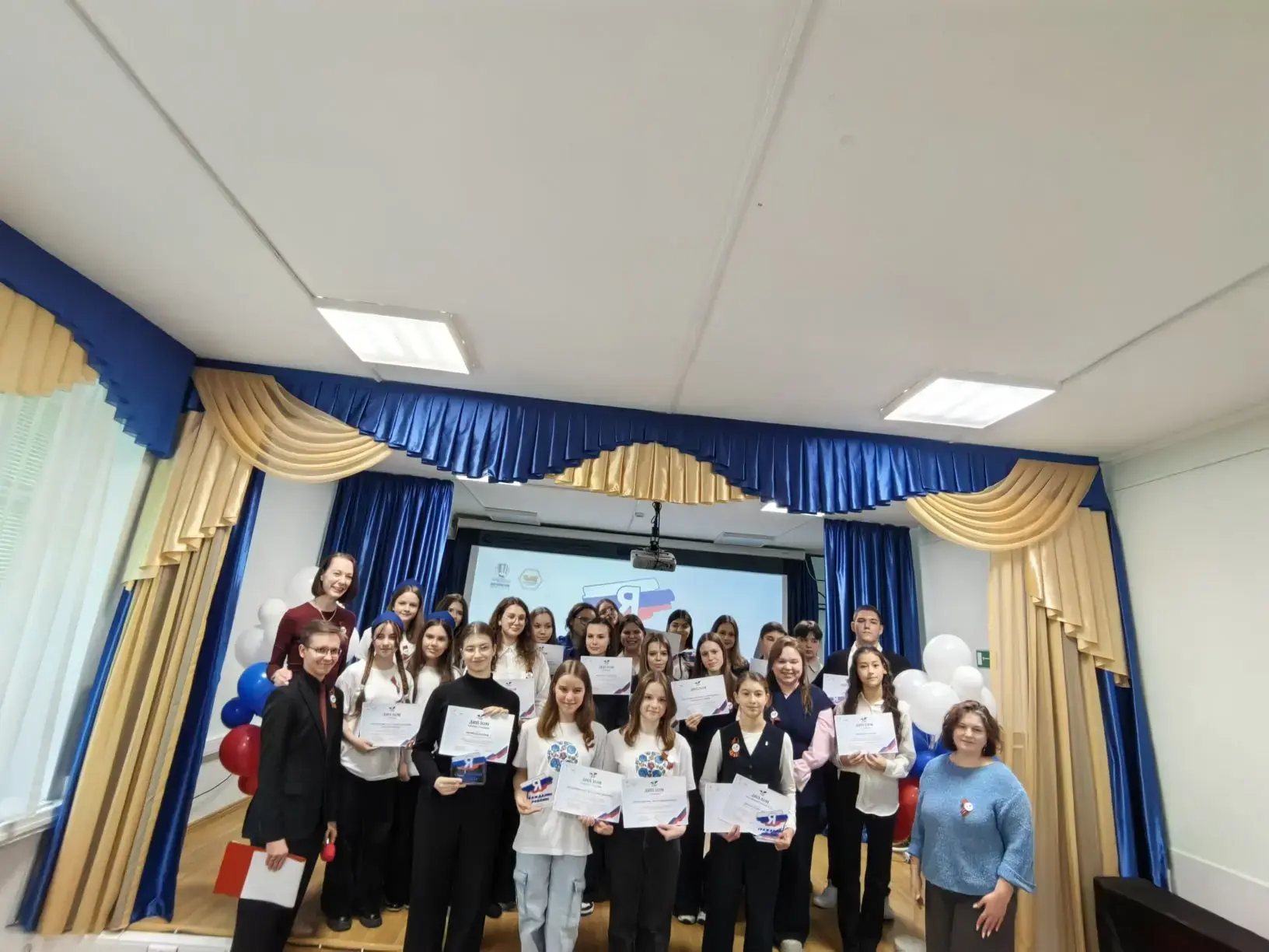 🏆 Гордимся достижениями наших учеников!  Ученица 8 «А» класса, Насруллоева Райхона (наставник-учител