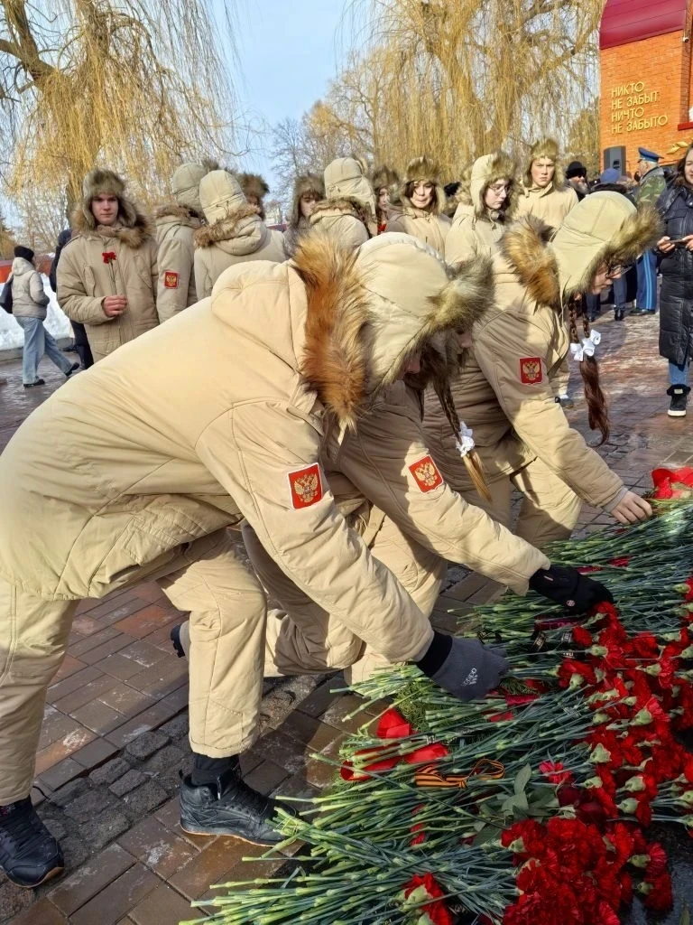 23 февраля учащиеся нашей школы — члены юнармейского отряда имени Героя Российской Федерации Д. Е. И