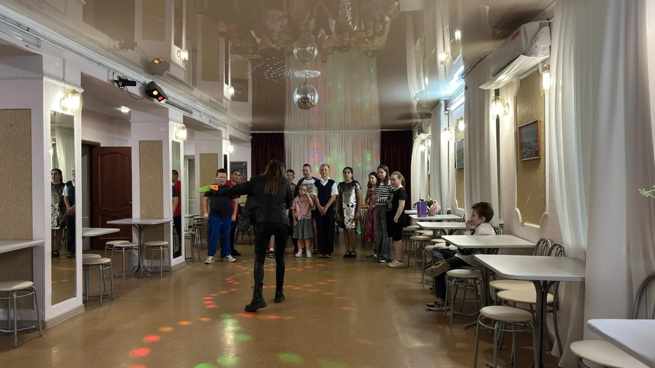 Продолжаем проводить выпускные! 🤗🫶🏻

Источник: https://vk.ru/wall-193089713_5038