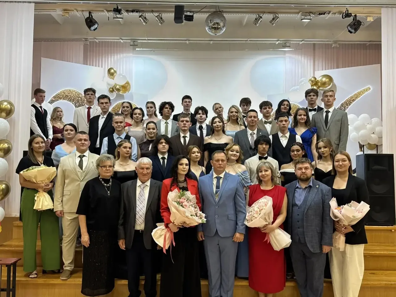 27 июня в МБОУ СОШ №77 г. Пензы состоялся долгожданный выпускной вечер для обучающихся 11 класса!🎉 