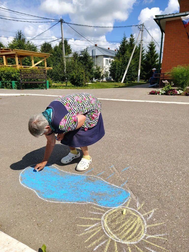 Всемирный день рисования на асфальте! ✨

🌈Сегодня наш двор наполнился яркими красками, улыбками и в