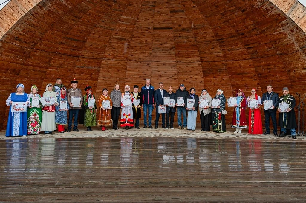 Фестиваль «Территория дружбы», праздничные программы, митинг-концерт: как магаданцы встретили День Р