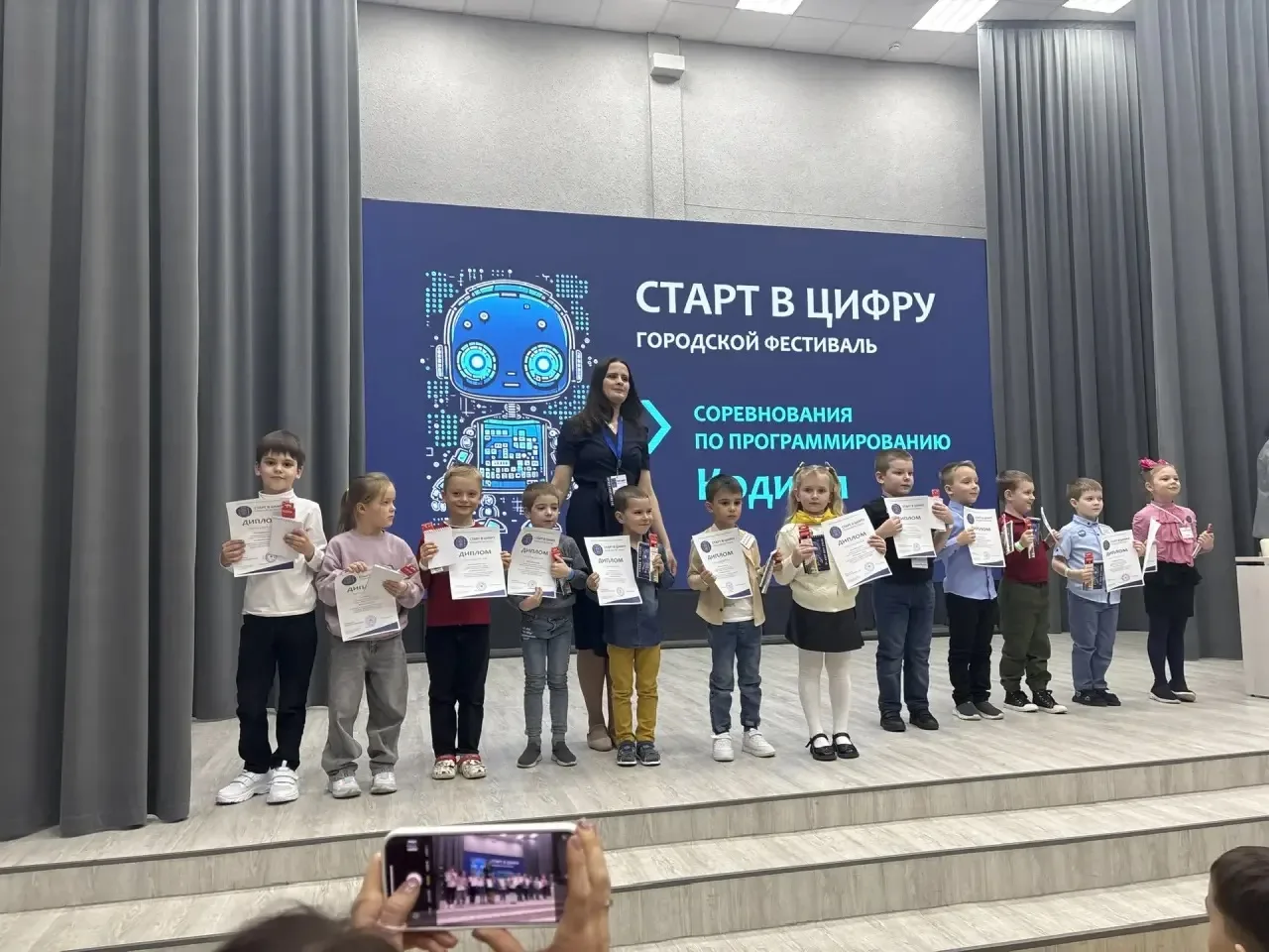 🎉 Вот они — будущие программисты! 🎉