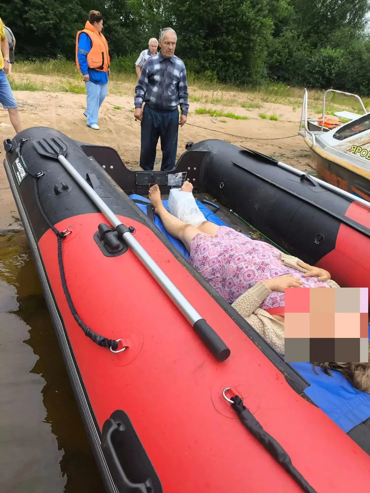 В Рыбинском районе с острова Юршинский эвакуировали женщину со сломанной ногой.
