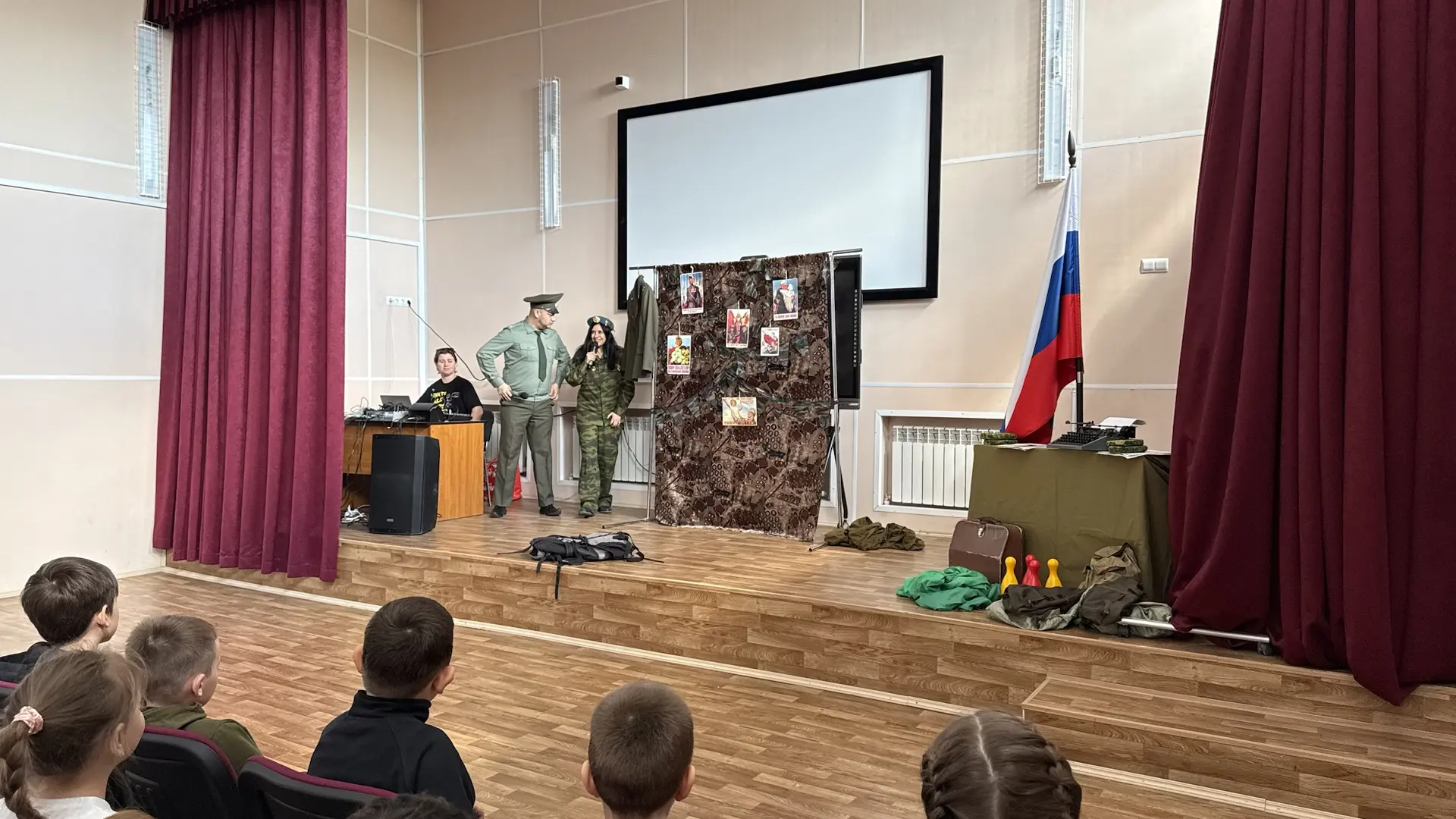 🇷🇺 «Легко ли быть солдатом?» — узнали ученики начальной школы!  Сегодня в нашей школе для учеников 1