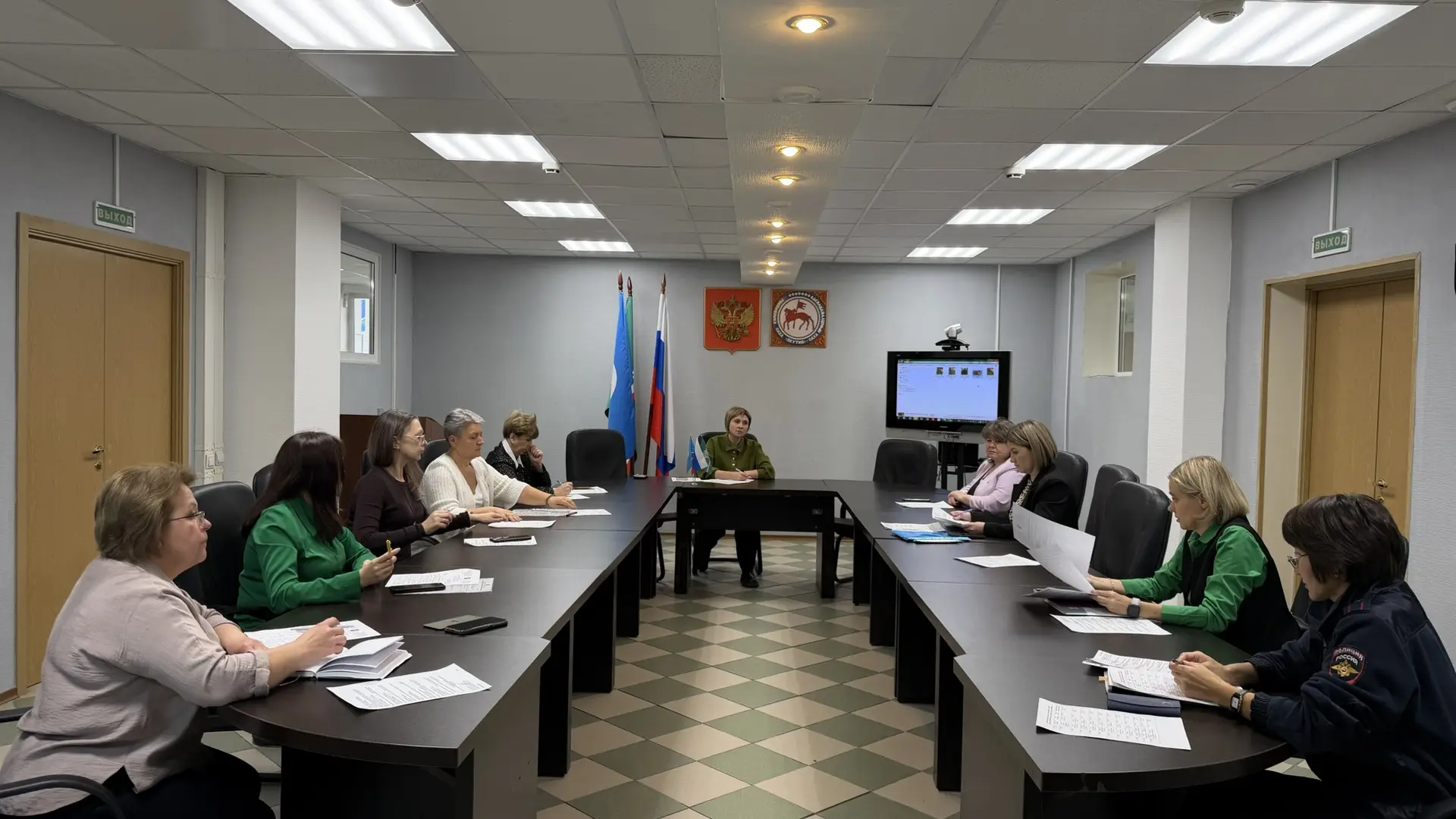 📌 В администрации поселка Айхал состоялось заседание Общественного совета по делам нес...