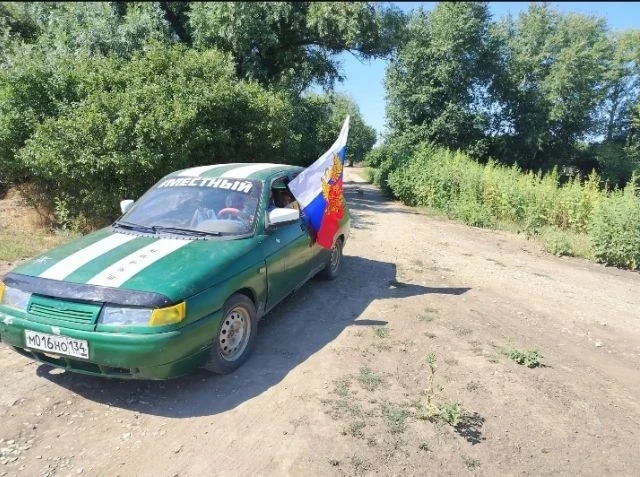 Эстафета флага России в этом году у нас прошла от х.Тырлы до п. Третья Карта, и по улиц...