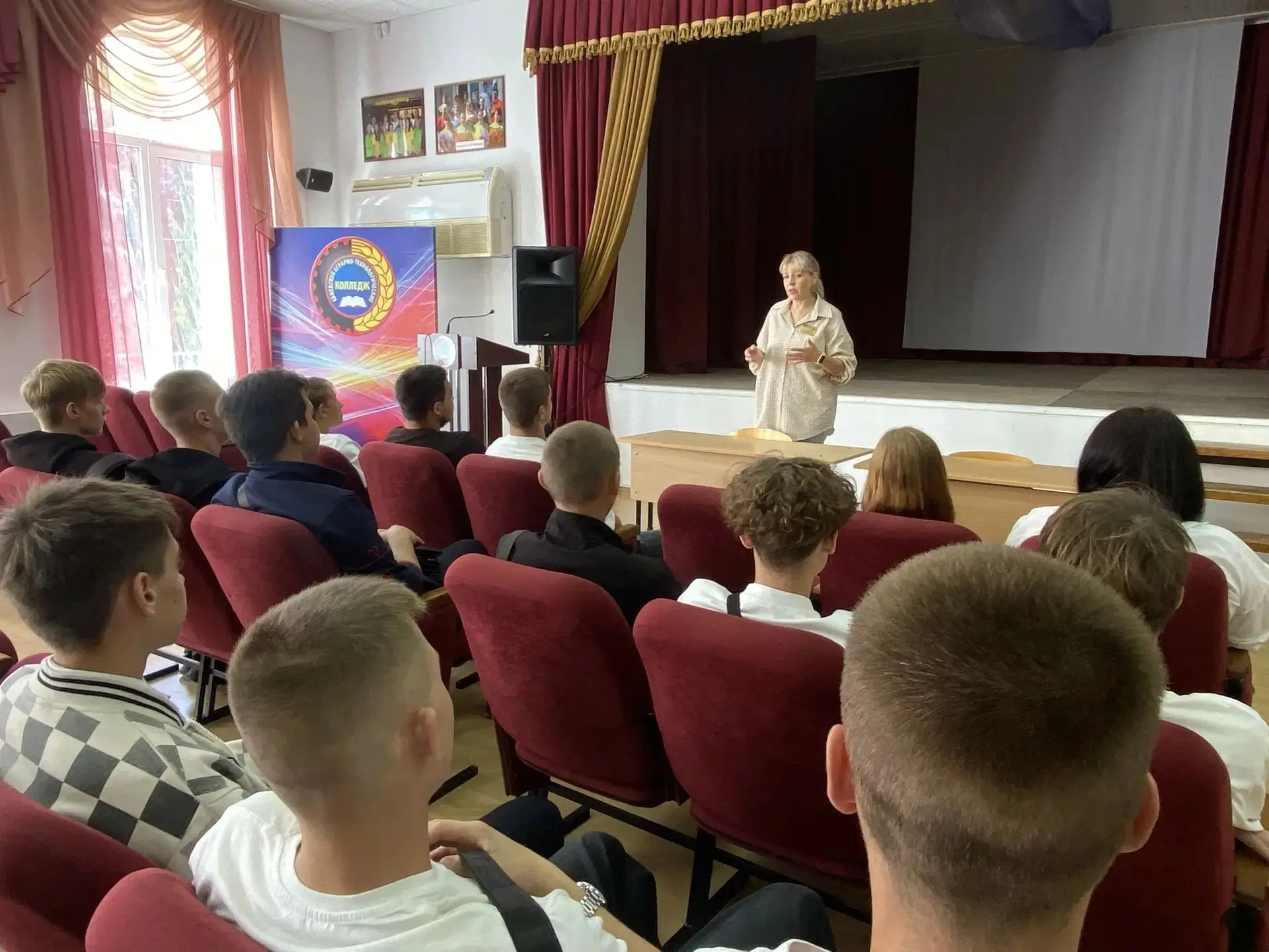В Каневском аграрно-технологическом колледже стартовал цикл правовых классных часов🤔