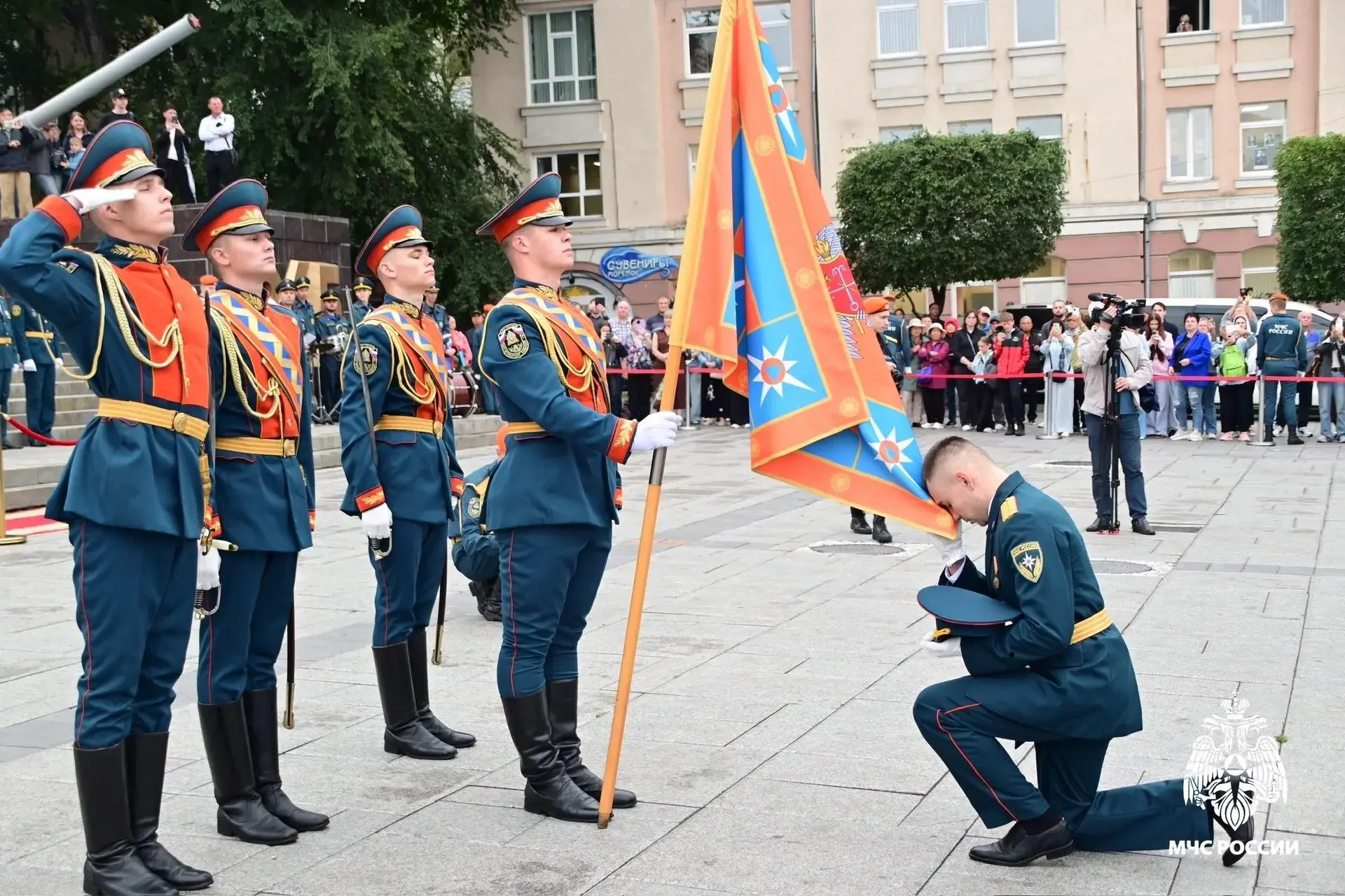 Вручение дипломов
 
3 июля в Дальневосточной пожарно-спасательной академии состоялась торжественная 