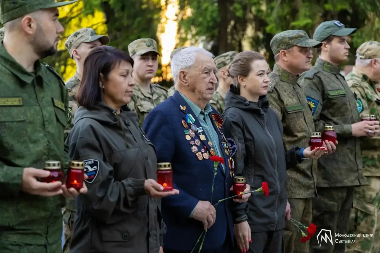 Друзья, сегодня в Сыктывкаре прошла Всероссийская акция «Свеча памяти». Ровно в 4:00 ут...