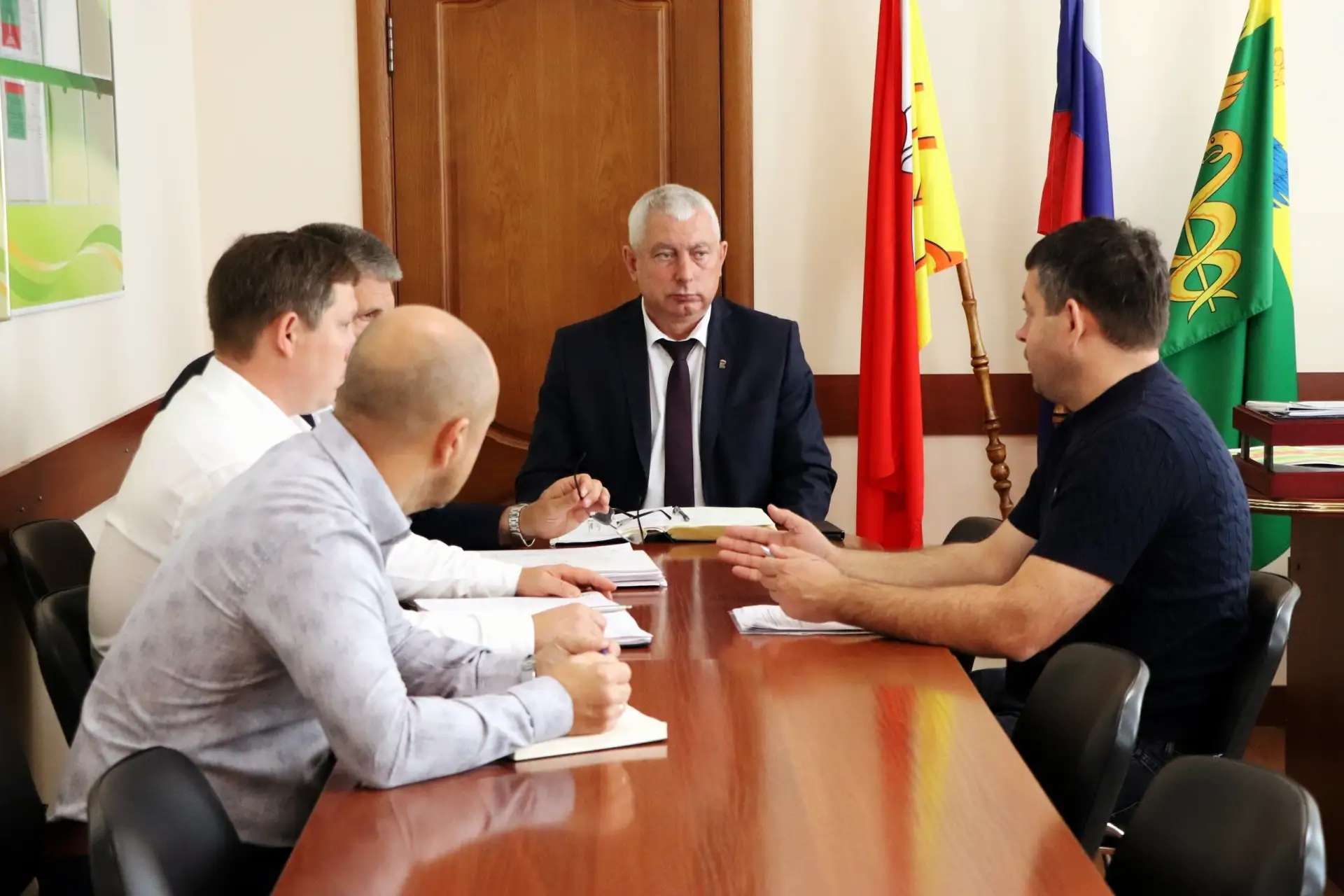 ✅ Сегодня, 2 октября, глава Бутурлиновского района Александр Головков провел рабочее со...