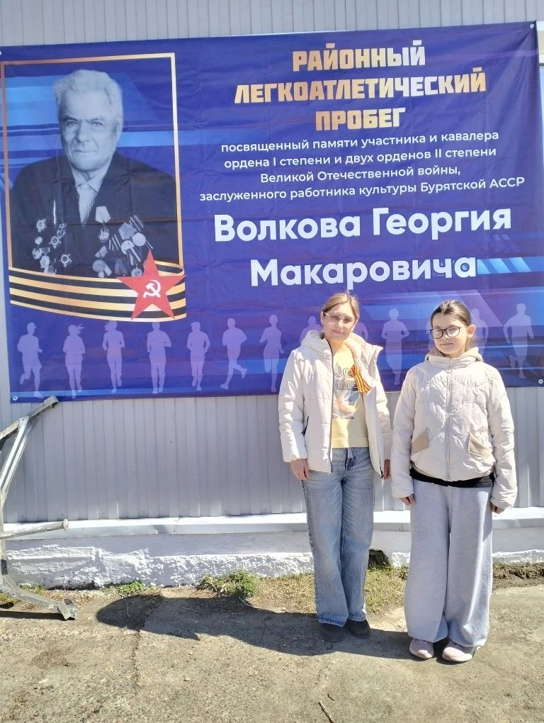 В преддверии Дня Победы активисты Колесовской школы провели акцию " Георгиевская ленточка"