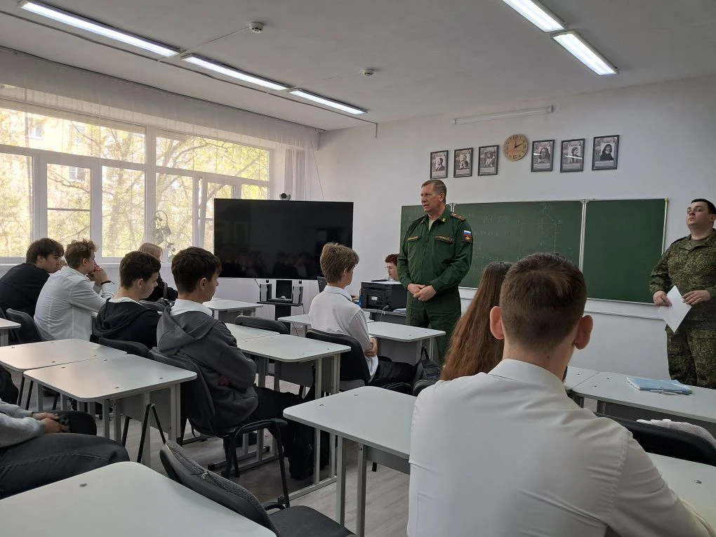 В рамках профориентационной деятельности в нашей школе состоялась встреча учащихся 11  классов  с со
