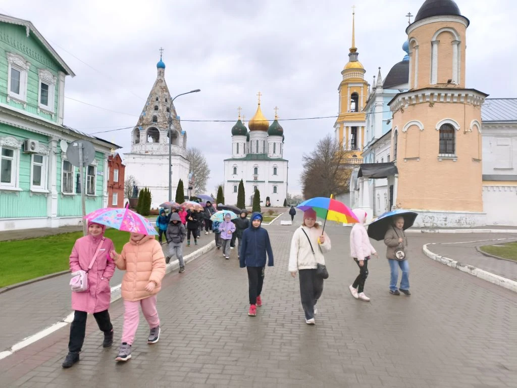 За окном дождь и слякоть...  А мы снова отправились в путешествие.  На этот раз с экскурсией к ратоб