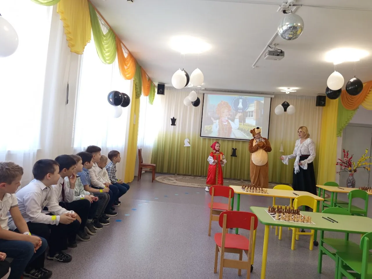 Сегодня состоялось очень важное событие. Товарищеская встреча по шахматам "Белая ладья ...